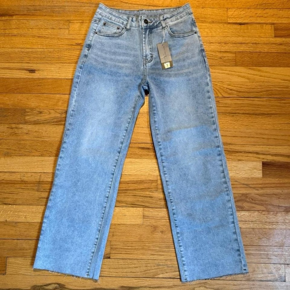 High-waisted jeans